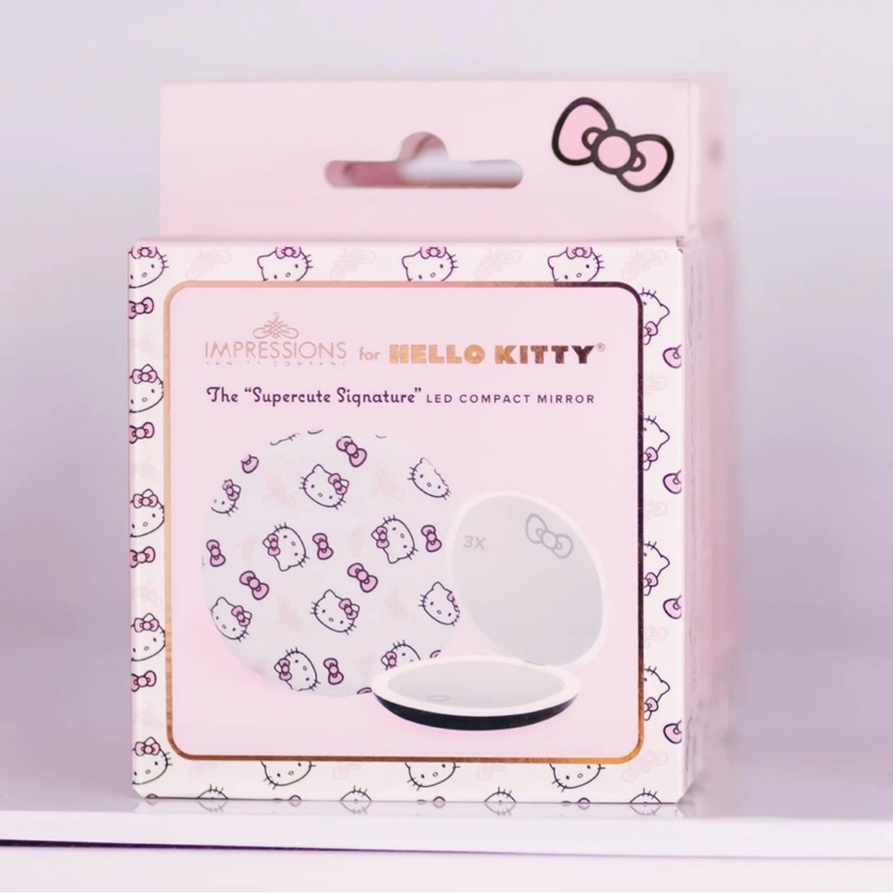 Hello Kitty LED mirror